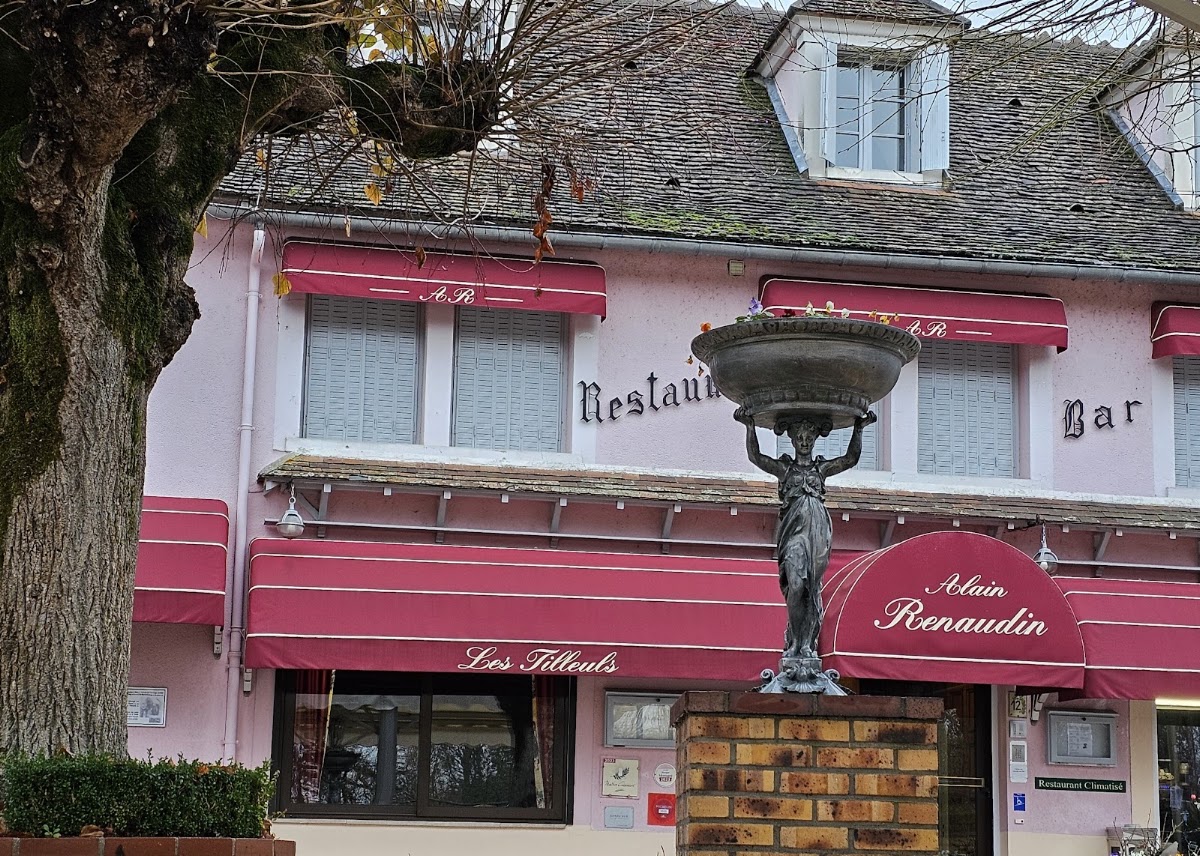 Photo de Auberge Les Tilleuls à Vincelottes